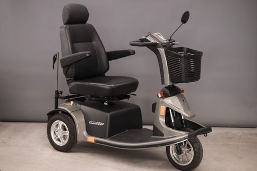 Scootmobiel buiten VICTORY LUNA E