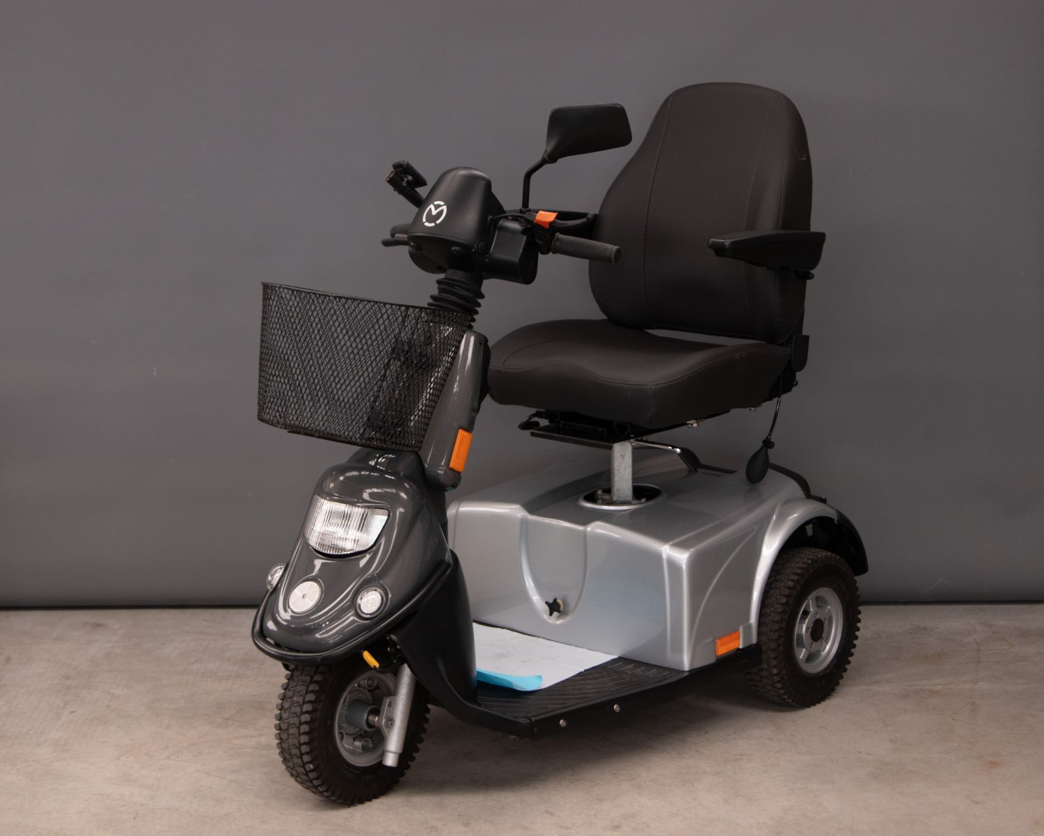 Scootmobiel buiten MINICROSSER M1 - 3 WIEL