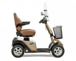 Scootmobiel buiten SOLO 3 of 4 ELEGANCE MET WINDSCHERM