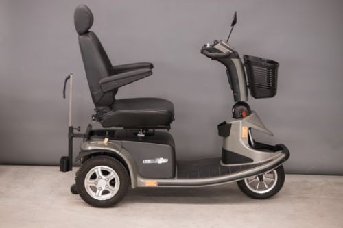 Scootmobiel buiten VICTORY LUNA E