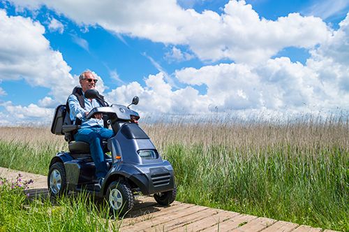 Scootmobiel buiten BREEZE S4 PLUS