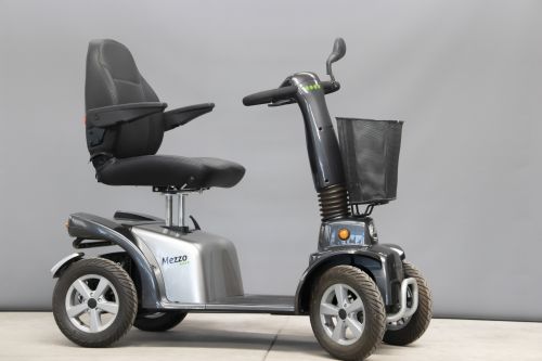 Scootmobiel buiten Mezzo 4