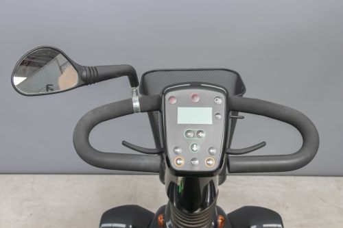 Scootmobiel buiten Mezzo 4