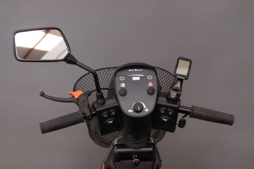 Scootmobiel buiten MINICROSSER M1 - 3 WIEL