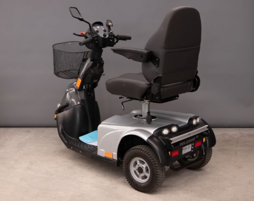Scootmobiel buiten MINICROSSER M1 - 3 WIEL
