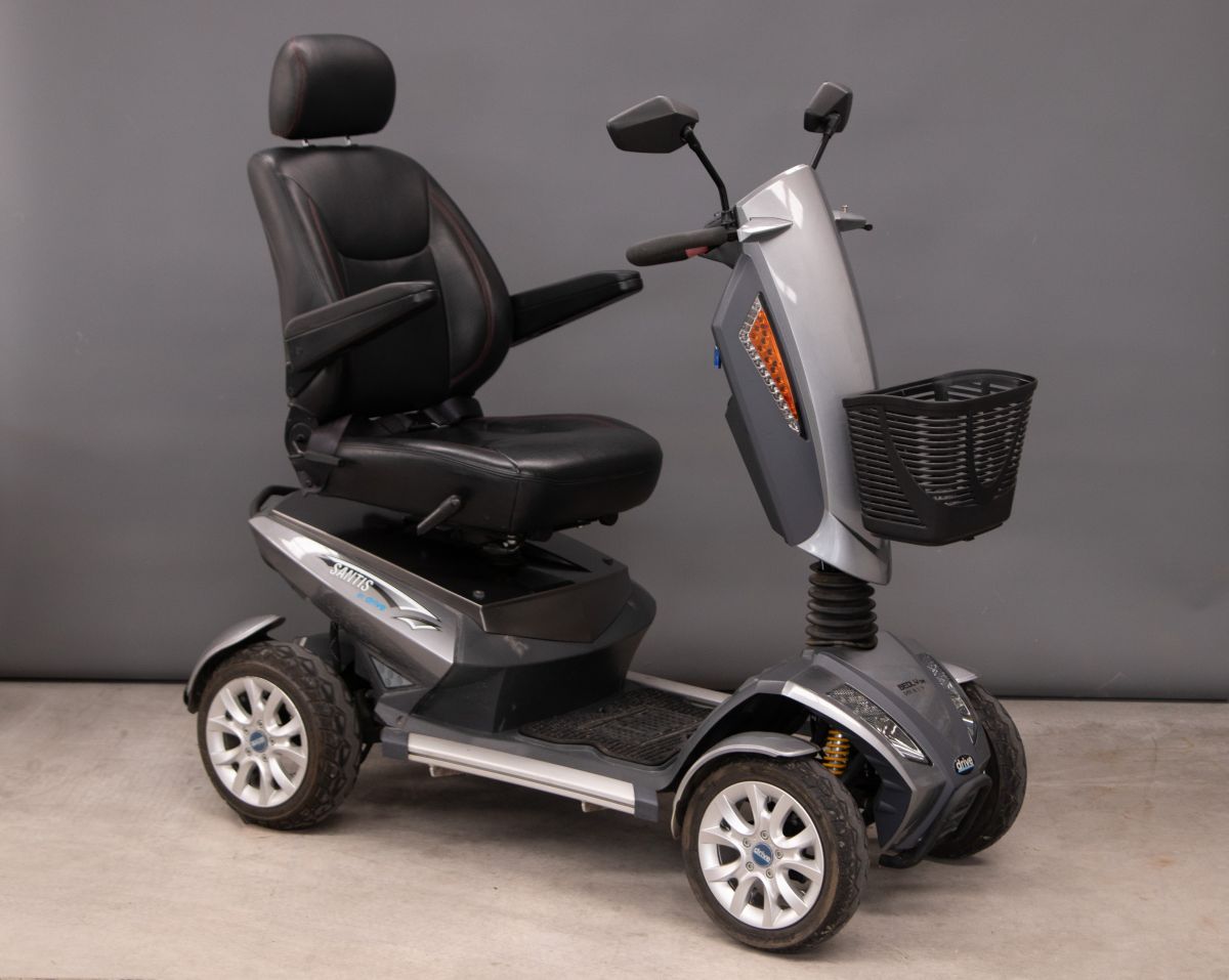 Scootmobiel buiten SANTIS