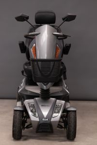 Scootmobiel buiten SANTIS