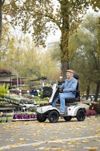 Scootmobiel buiten CARPO 2 SE