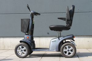 Scootmobiel buiten MEZZO 4