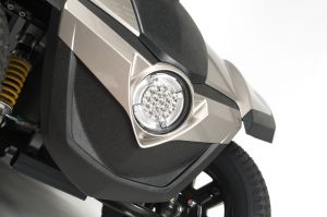 Scootmobiel buiten MERCURIUS 4LTD WT-L4D