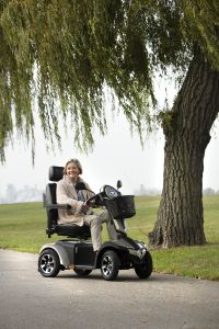 Scootmobiel buiten MERCURIUS 4LTD WT-L4D